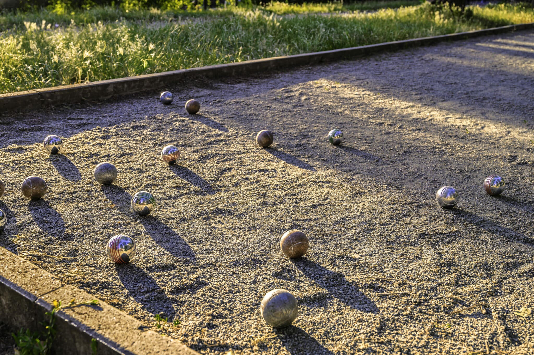 Photo of a playing field for boules in a public park in the middle of Berlin at dusk.